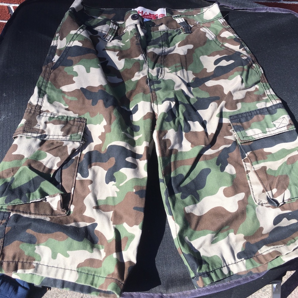 Chams camo shorts boys size 12/14